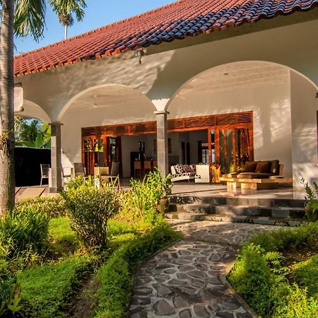 Villa Kelapa โลวินา ภายนอก รูปภาพ
